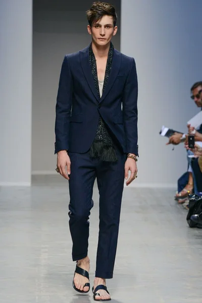 Look 27